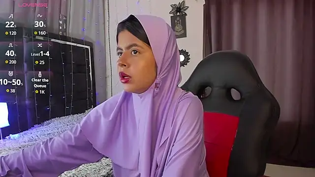 Snapshot of NaylaAbadi chatting on 18, 11, 2025 NaylaAbadi online show from 18, 11, 2025