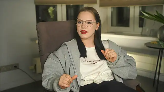 Snapshot of CrystaSvendsen chatting on 11, 11, 2025 CrystaSvendsen online show from 11, 11, 2025