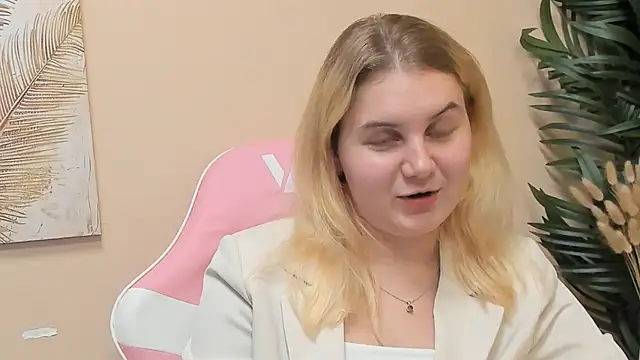 Snapshot of RachealFeigel chatting on 11, 11, 2025 RachealFeigel online show from 11, 11, 2025