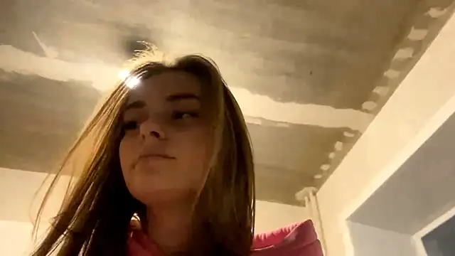 Snapshot of GeralynChiszar chatting on 11, 11, 2025 GeralynChiszar online show from 11, 11, 2025