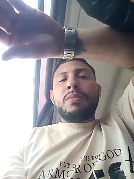 Snapshot of MAX_Jhonnson chatting on 24, 11, 2025 MAX Jhonnson online show from 24, 11, 2025