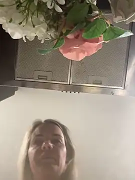 Snapshot of Cutebrowneyes_ chatting on 3, 2, 2026 Cutebrowneyes online show from 3, 2, 2026