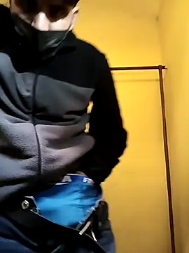 Snapshot of hotyyyyjonny chatting on 14, 12, 2025 hotyyyyjonny online show from 14, 12, 2025