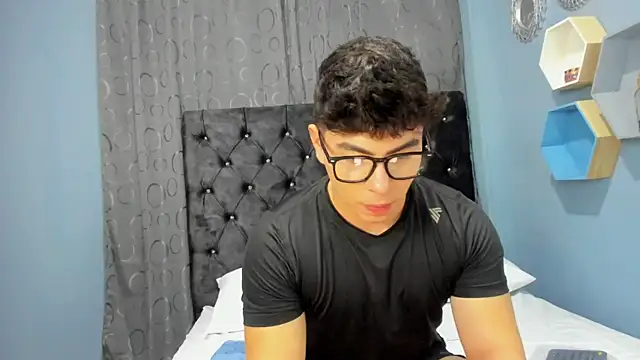 Snapshot of Dereck_delaVega chatting on 12, 11, 2025 Dereck delaVega online show from 12, 11, 2025