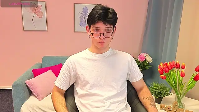 Snapshot of LiamRivers chatting on 12, 11, 2025 LiamRivers online show from 12, 11, 2025