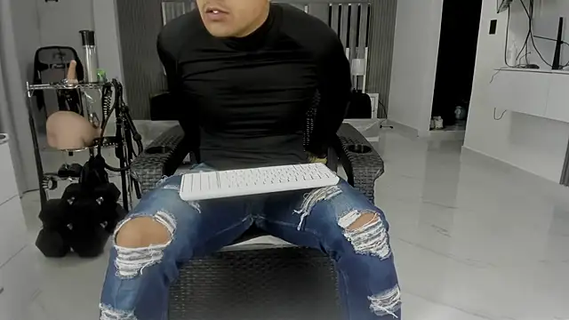 Snapshot of master_leather chatting on 25, 6, 2026 master leather online show from 25, 6, 2026