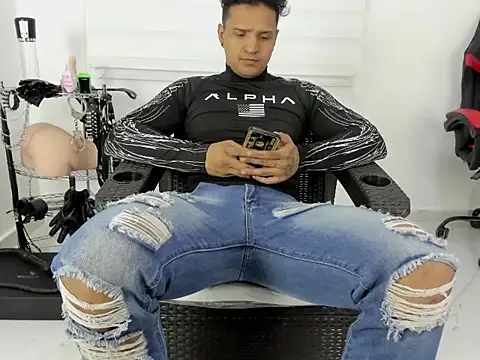 Snapshot of master_leather chatting on 5, 7, 2026 master leather online show from 5, 7, 2026