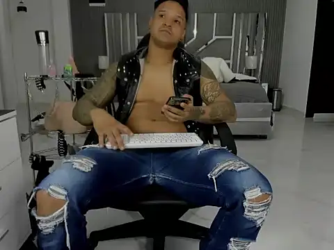 Snapshot of master_leather chatting on 13, 7, 2026 master leather online show from 13, 7, 2026