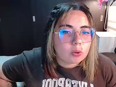 Snapshot of YiniBelle chatting on 9, 3, 2026 YiniBelle online show from 9, 3, 2026