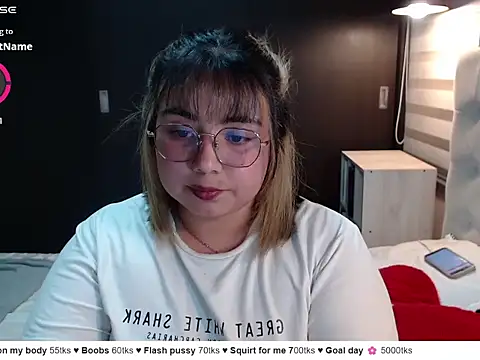 Snapshot of YiniBelle chatting on 12, 3, 2026 YiniBelle online show from 12, 3, 2026