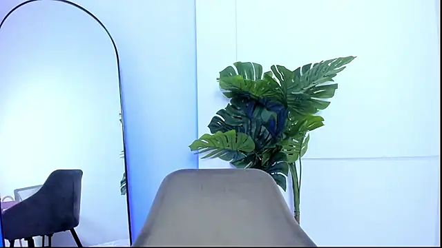 Snapshot of KaliBloom chatting on 4, 2, 2026 KaliBloom online show from 4, 2, 2026