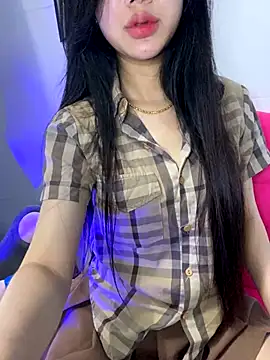 Snapshot of Bella_wett chatting on 12, 11, 2025 Bella wett online show from 12, 11, 2025