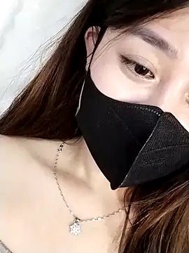 Snapshot of MiCandy-Lovee chatting on 15, 11, 2025 MiCandy-Lovee online show from 15, 11, 2025