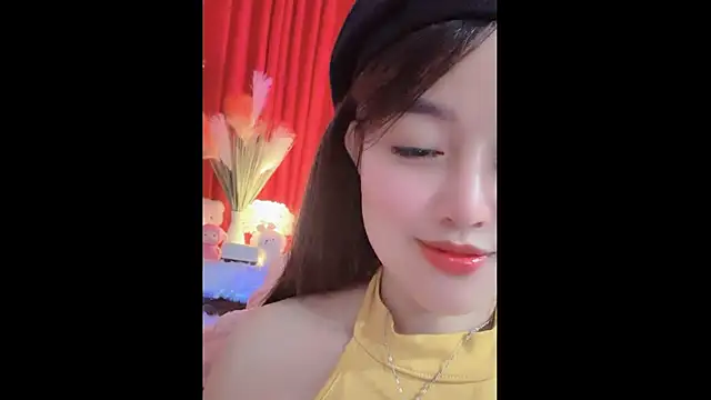 Snapshot of MiCandy-Lovee chatting on 2, 12, 2025 MiCandy-Lovee online show from 2, 12, 2025