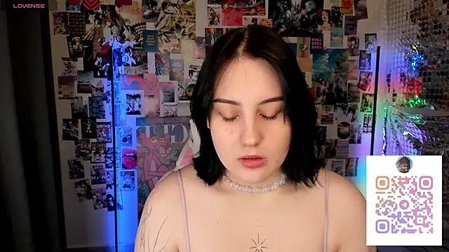 Snapshot of hey_tessa chatting on 4, 3, 2026 hey tessa online show from 4, 3, 2026