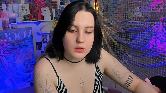 Snapshot of hey_tessa chatting on 10, 4, 2026 hey tessa online show from 10, 4, 2026