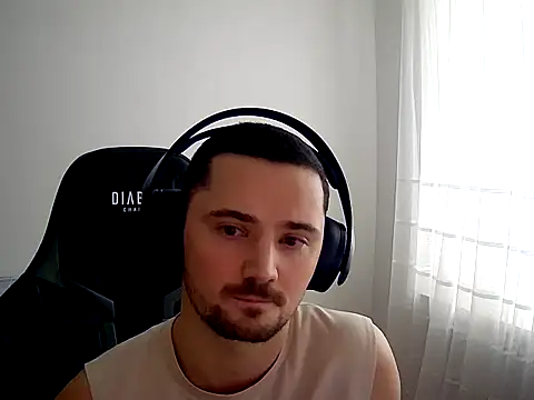 Snapshot of Handsomeboy4you chatting on 14, 11, 2025 Handsomeboy4you online show from 14, 11, 2025