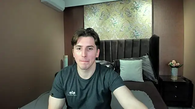 Snapshot of MarkYeti chatting on 14, 11, 2025 MarkYeti online show from 14, 11, 2025