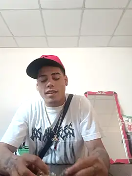 Snapshot of alienbich chatting on 12, 11, 2025 alienbich online show from 12, 11, 2025