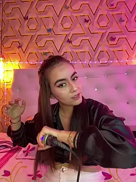 MelanyyJhonson15 online show from 13, 2, 2026