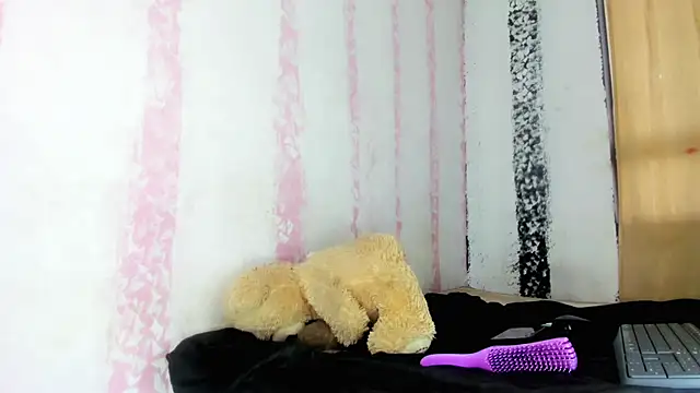 Ember Victiria online show from 22, 11, 2025