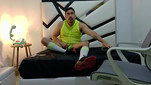 Snapshot of BDSM_JHON chatting on 18, 11, 2025 BDSM JHON online show from 18, 11, 2025