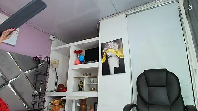 Zaira sofiaa online show from 4, 4, 2026