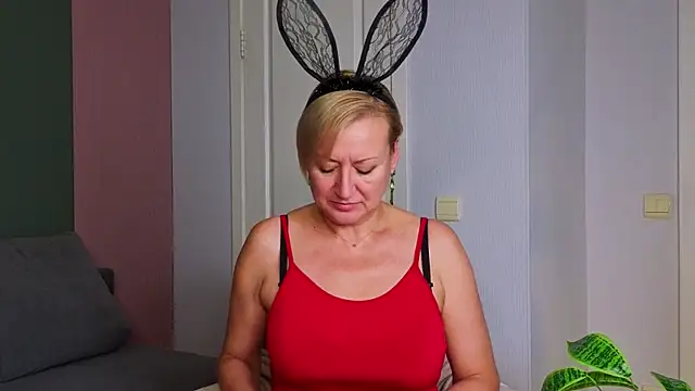 Snapshot of JessyMor chatting on 13, 11, 2025 JessyMor online show from 13, 11, 2025