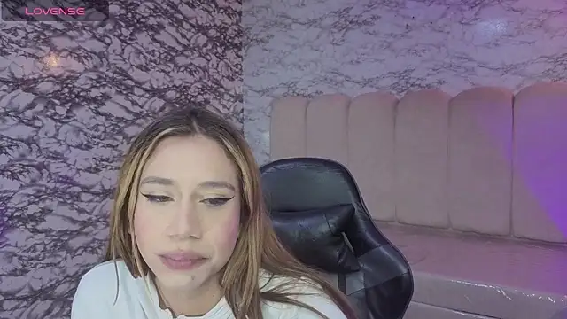 Snapshot of Evy_Luxx_v chatting on 8, 2, 2026 Evy Luxx v online show from 8, 2, 2026