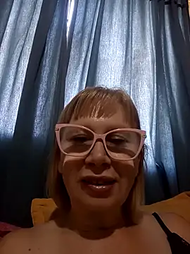 Snapshot of SexyMilf1211 chatting on 8, 3, 2026 SexyMilf1211 online show from 8, 3, 2026