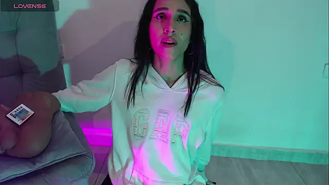 Isabella Hillss online show from 9, 4, 2026