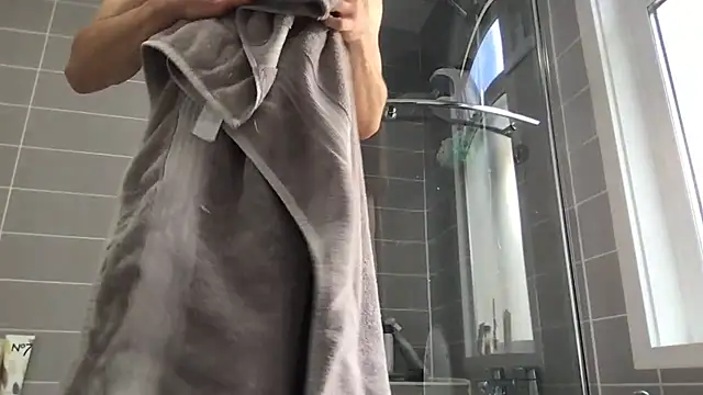 boyinsocks online show from 28, 4, 2026