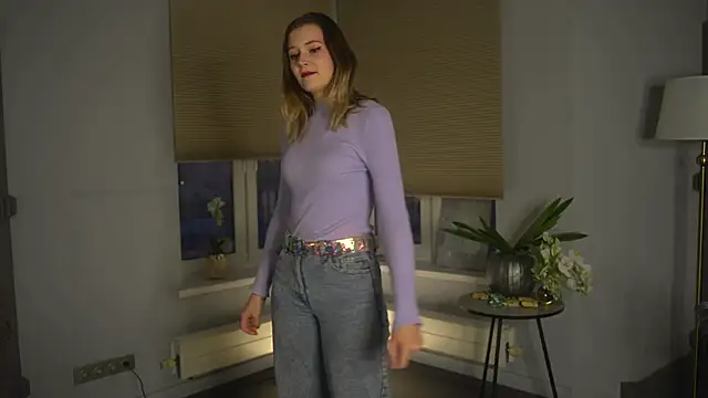 Snapshot of SusyGlines chatting on 18, 11, 2025 SusyGlines online show from 18, 11, 2025