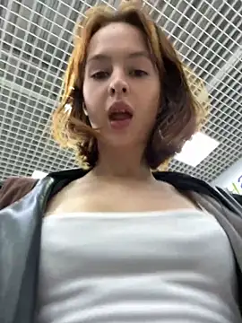 Snapshot of hani_obsessed chatting on 19, 11, 2025 hani obsessed online show from 19, 11, 2025