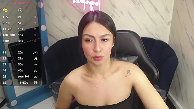 Snapshot of Maleja_v_ chatting on 22, 12, 2025 Maleja v online show from 22, 12, 2025