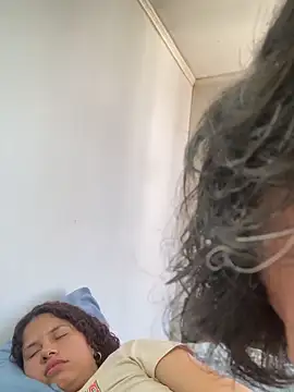 Snapshot of EmilyCm chatting on 14, 11, 2025 EmilyCm online show from 14, 11, 2025