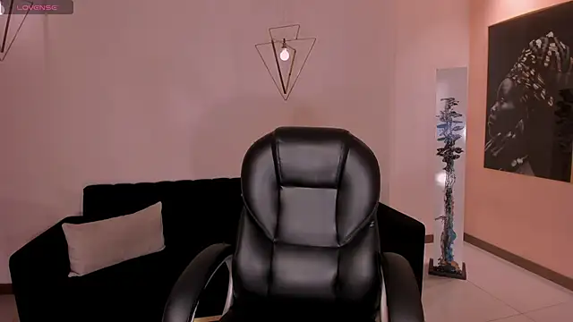 Snapshot of HaileyRoss_ chatting on 11, 6, 2026 HaileyRoss online show from 11, 6, 2026