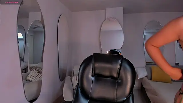 SophieLanne online show from 8, 3, 2026