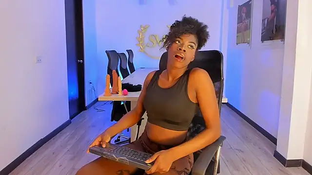 Snapshot of NalaRoux chatting on 6, 1, 2026 NalaRoux online show from 6, 1, 2026