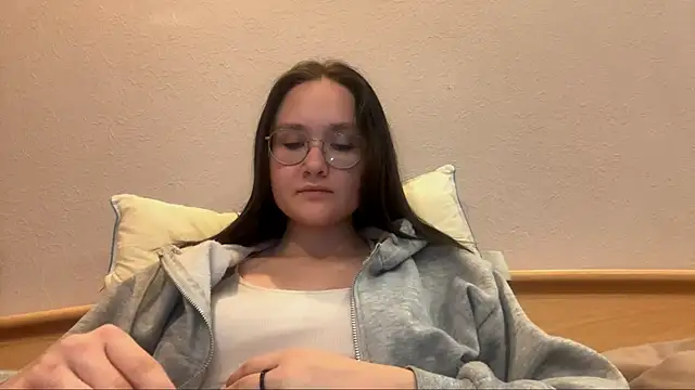 Snapshot of MidnightMelt chatting on 16, 11, 2025 MidnightMelt online show from 16, 11, 2025