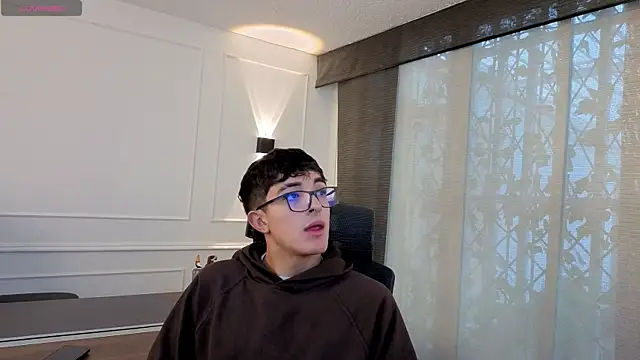 Snapshot of sayronvg chatting on 18, 11, 2025 sayronvg online show from 18, 11, 2025