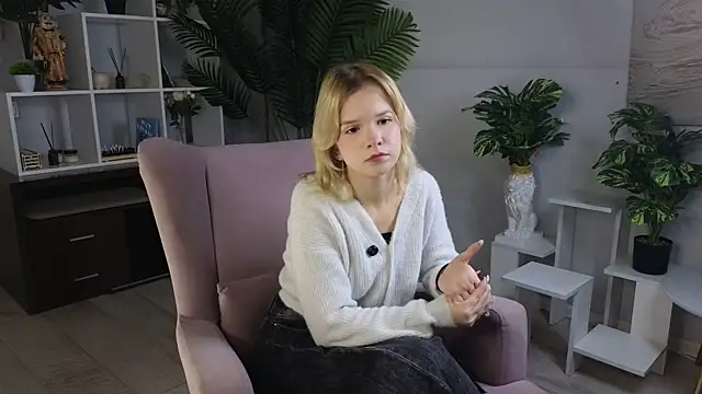 Snapshot of PhillisEsplin chatting on 17, 11, 2025 PhillisEsplin online show from 17, 11, 2025