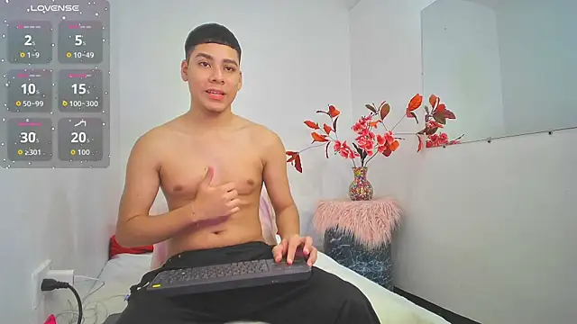 Lucastorrez01 online show from 21, 11, 2025