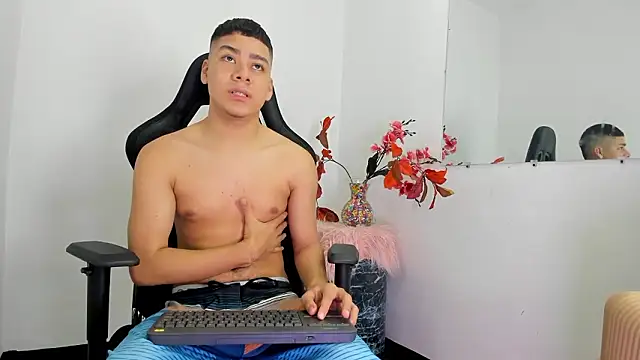 Lucastorrez01 online show from 13, 1, 2026