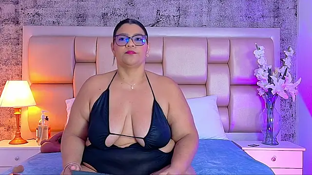 SelennaCooper online show from 12, 4, 2026