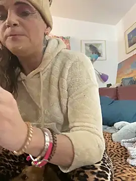 Snapshot of tsashelayamylynzy chatting on 4, 12, 2025 tsashelayamylynzy online show from 4, 12, 2025