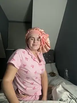 Snapshot of Blonde_Bunny chatting on 15, 2, 2026 Blonde Bunny online show from 15, 2, 2026