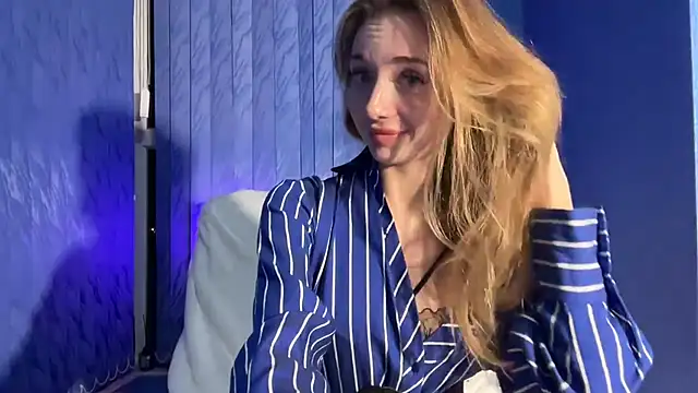 Snapshot of Jolienne chatting on 25, 11, 2025 Jolienne online show from 25, 11, 2025