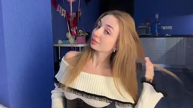 Snapshot of Jolienne chatting on 3, 12, 2025 Jolienne online show from 3, 12, 2025