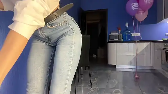 Snapshot of Jolienne chatting on 5, 12, 2025 Jolienne online show from 5, 12, 2025